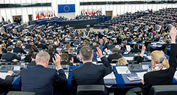 EU parliament to consider granting Britons right to maintain EU citizenship